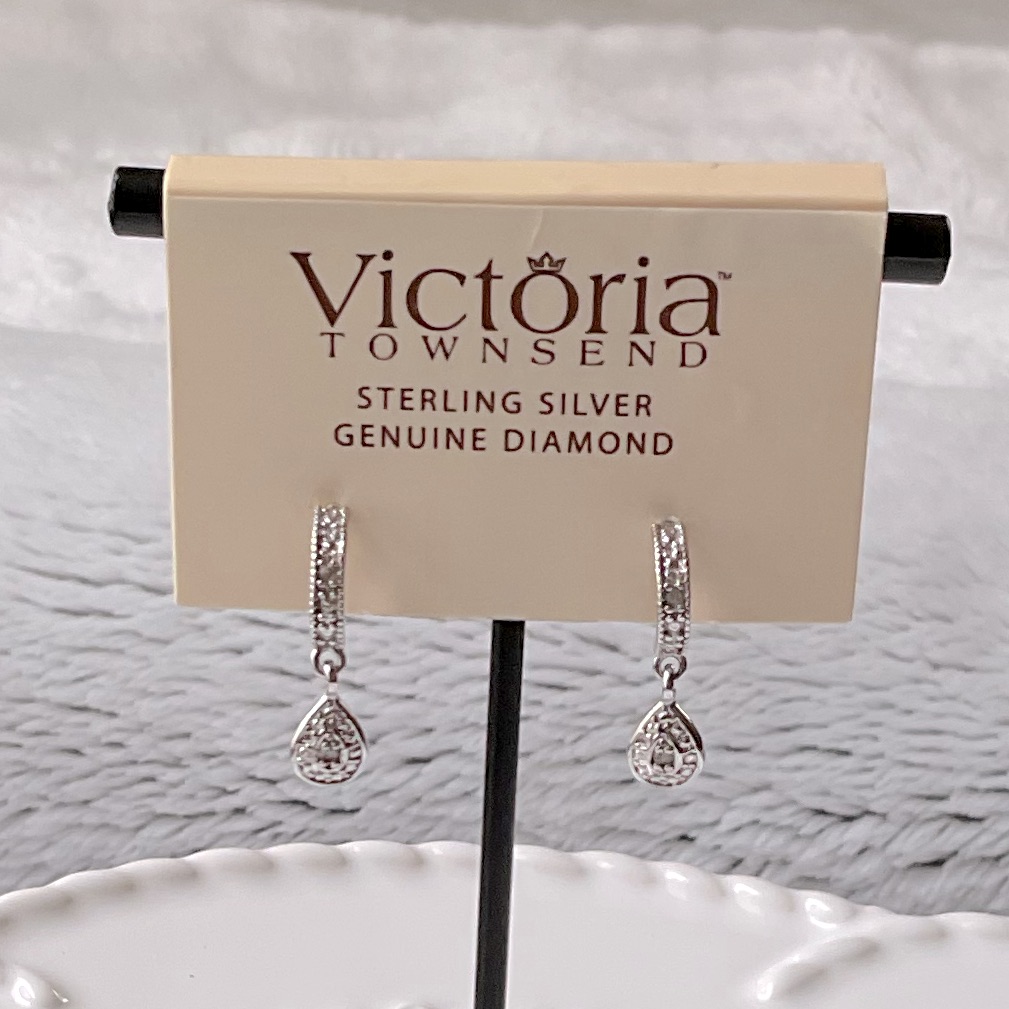 Dainty Nwt Victoria Townsend Sterling Silver And Genuine Diamond Earrings